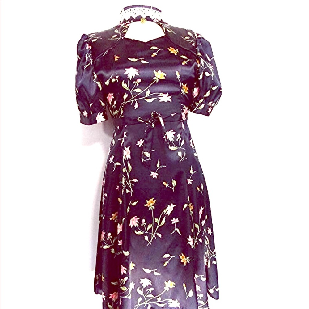 Sweetheart collar satin dress